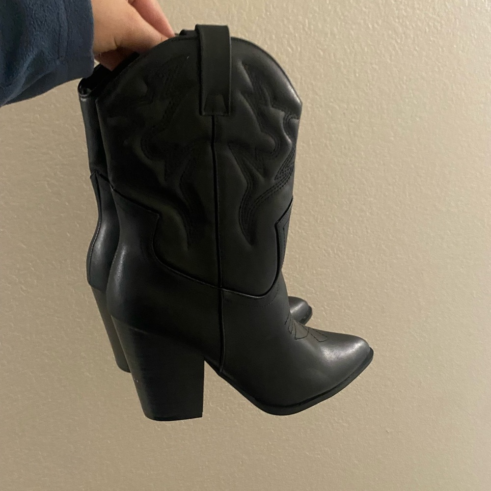 Boots size 10